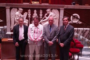 Le directeur Marketing de Ki Solutions avec les membres du CODA 2013 à l'assemblée nationale